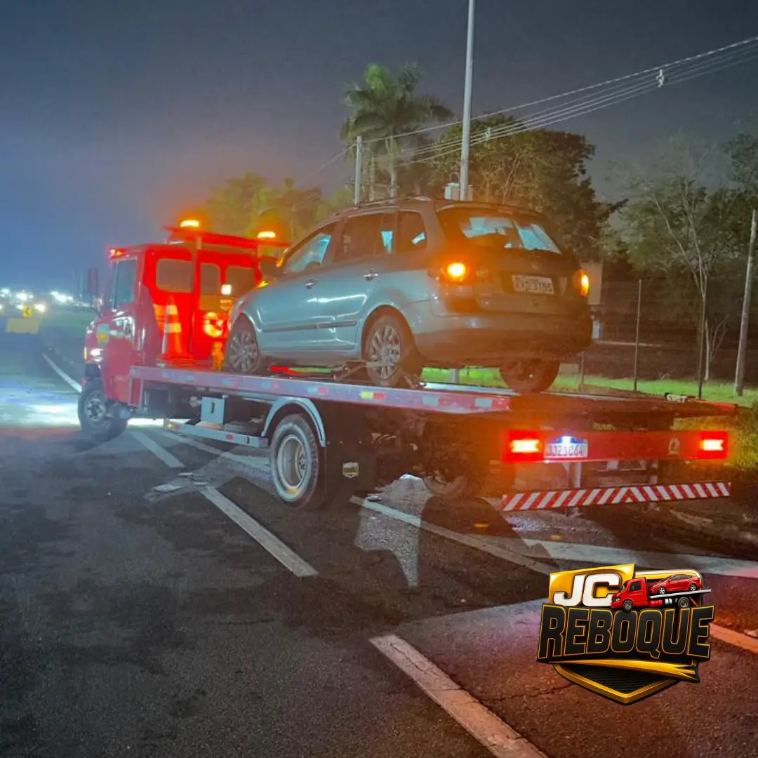 Reboque em ação na Dutra - JC Reboque Resende